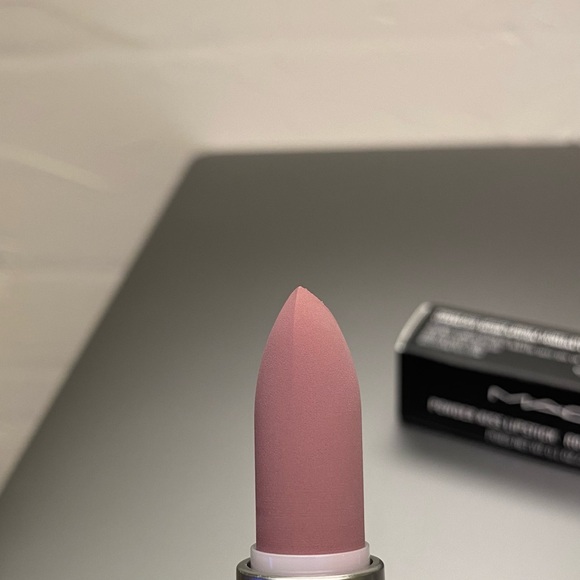 MAC “Ripened” Powder Kiss Lipstick 918 - Picture 4 of 15